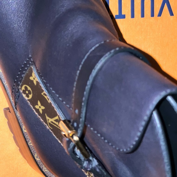 Louis Vuittion Discovery Ankle Boot - Picture 2 of 7